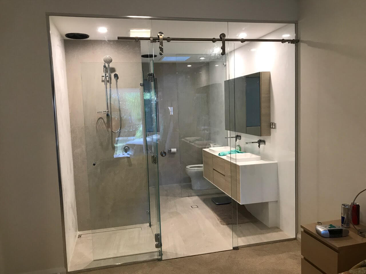 Frameless slider ensuite